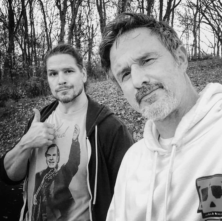 DavidArquetteBR's tweet photo. 📲 Hoje mais cedo o amigo próximo do David e também wrestler Dalton Castle – @theDALTONcastle – compartilhou a foto abaixo via Instagram.

“Ele disse que se nós não tirássemos uma foto, a caminhada não contava. #mtnpck #peacock #YCKDA” https://t.co/mthzIg75bs