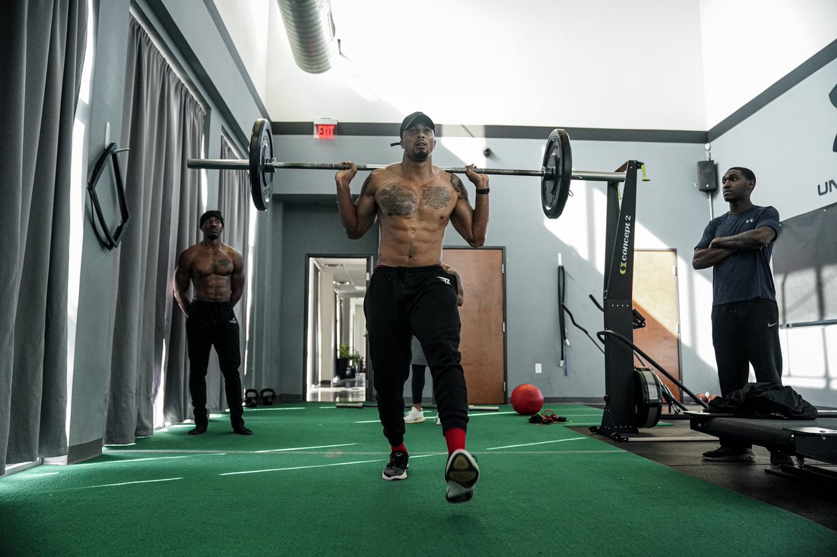 BullittTeam's tweet photo. “Iron sharpens Iron 🔪” #FlexFriday #Bullitt #LeanMassProgram
.
.
.
#BullittTeam #Fitness #Dallas #Explore #CSCS #CISSN #BelieveTheHype https://t.co/sPBEKPHpqw