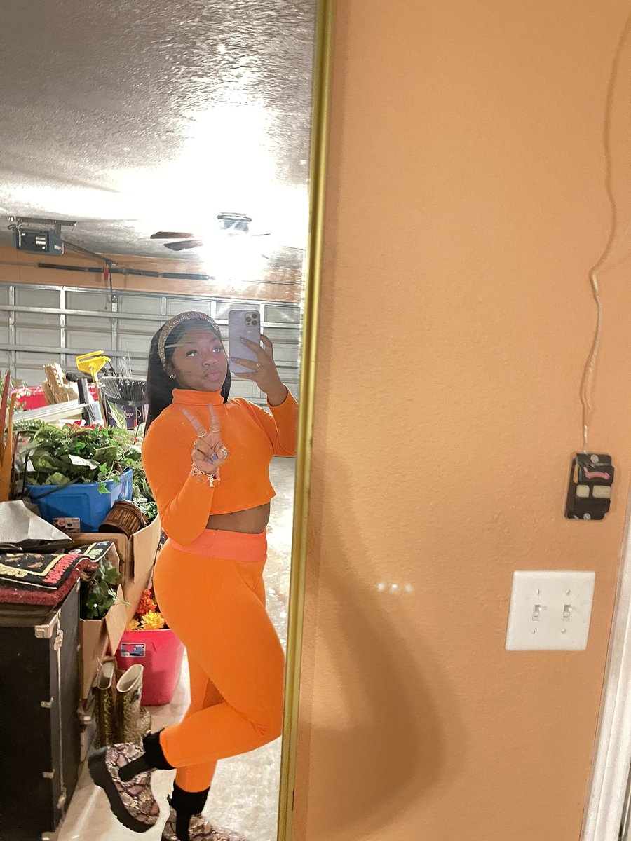 KeriTheDon's tweet photo. Y'all check out the Black Friday sale I'm having on my website. This is a new item that's featured on it. Enjoy the 50% off on old styles and the $5 off on the new styles. The link is in my bio💕.
.
.
.
.
.
.
.
.
.
.
.
.
.
.
#Karryon https://t.co/MIshbJJkpc