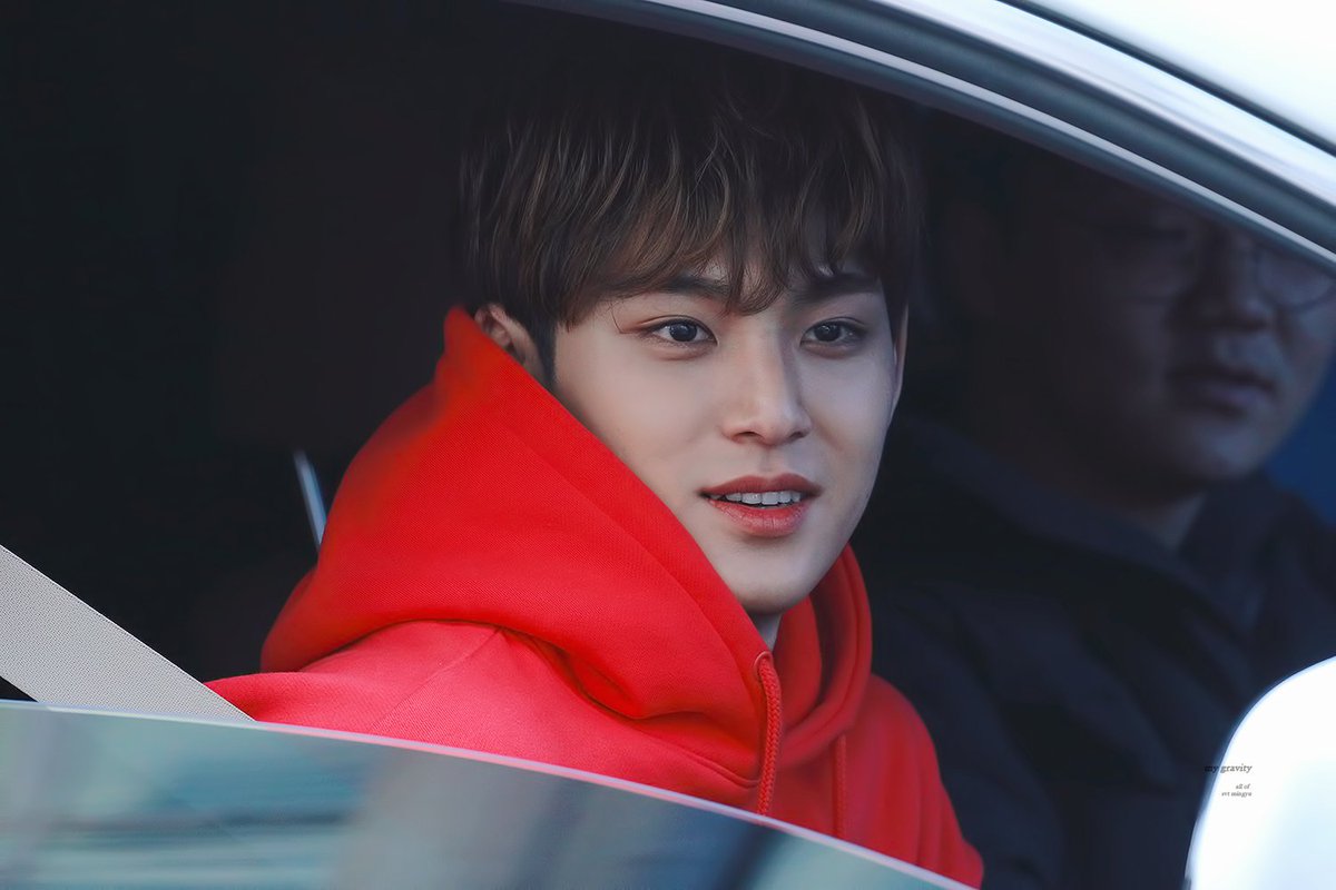 some pics of mingyu in the car a thread: