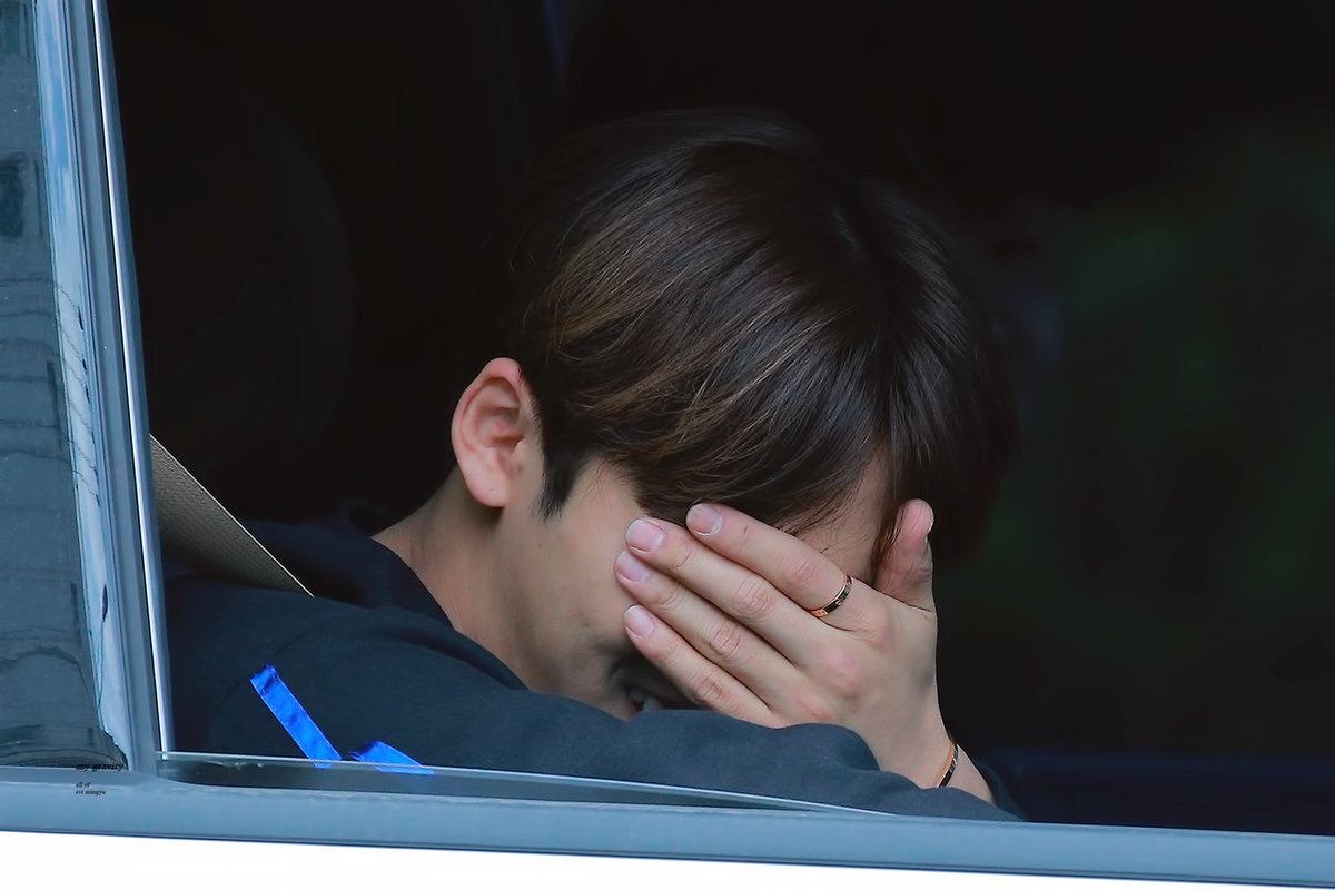 some pics of mingyu in the car a thread: