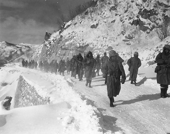 PacificMarines's tweet photo. On this day in 1950, the Battle of Changjin (#ChosinReservior) began. In freezing temps, @USMC &amp; @UN troops repelled communist forces attempting to overrun their positions. After fierce fighting, the #Marines successfully withdrew while inflicting heavy casualties upon the enemy. https://t.co/VbEzV3Yv8V