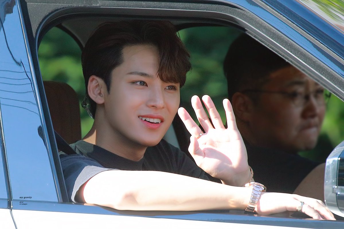some pics of mingyu in the car a thread: