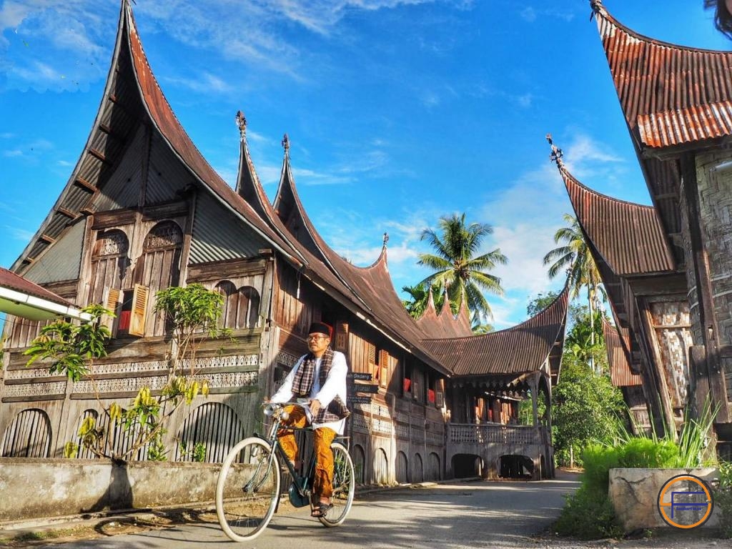 Rumah Gadang (Indonesia)Native to the Minangkabau people of West Sumatra, these homes are notable for their multi-tiered upswept gables and are decorated with intricate floral carvings and patterns. Traditionally these homes were passed down matrilineally, from woman to woman.