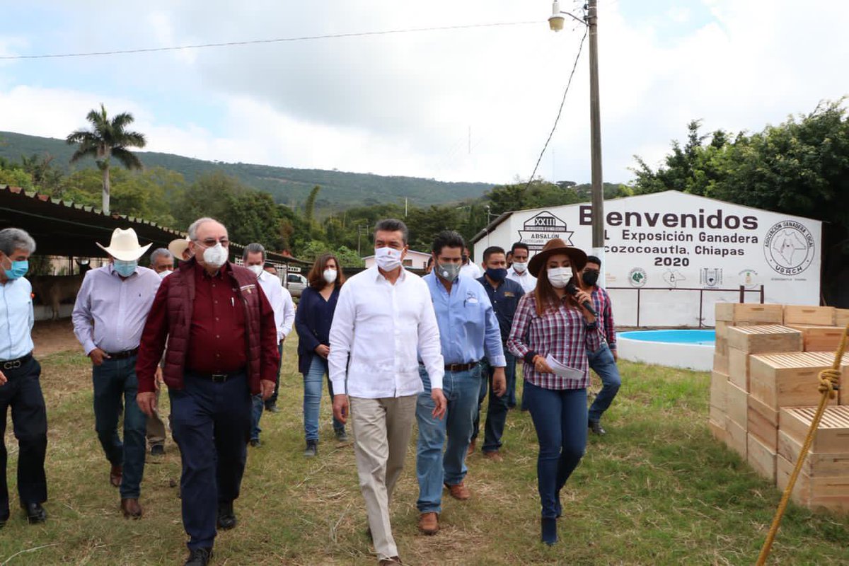 Secam_Oficial's tweet photo. Zaynia Andrea Gil Vázquez, titular de la #SAGyP, participó en la inauguración del 23 Concurso Estatal de la Vaca Lechera “Absalón Castellanos Domínguez”, en donde se entregaron Proyectos de Fomento a la Apicultura. 
¡Con el campo, #ChiapasEsMásFuerte!

👉 https://t.co/ahL07G0jPr https://t.co/EovopVuxLm