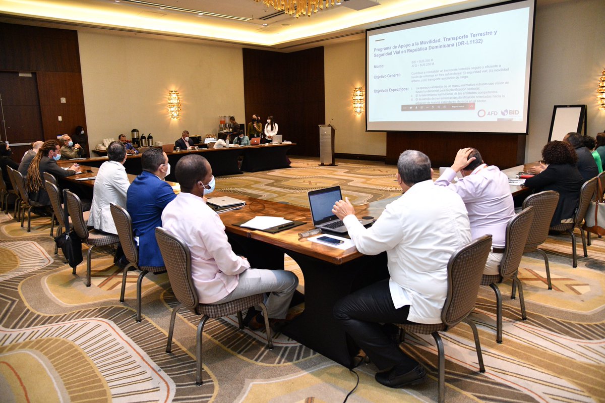 INTRANT_RD's tweet photo. #INTRANTNoticias | 🍃Iniciamos el proceso de evaluación e identificación de riesgos e impactos ambiental y social del transporte terrestre en el país.
📙La iniciativa forma parte del Plan de Movilidad Urbana Sostenible del Gran Santo Domingo. | #INTRANT. https://t.co/mTr3tewvkT