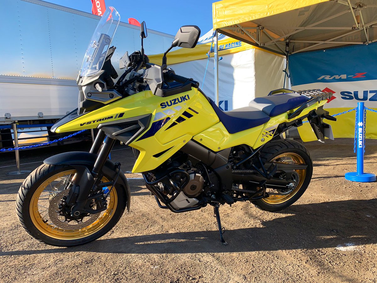 suzukicojpmotor's tweet image. 【全日本モトクロス選手権 第6戦
関東大会 予選 オフロードヴィレッジ】
おはようございます。スズキPRブースオープンしました。ブースではRM-Z450、Vストローム1050XTを展示して皆様のお越しをお待ちしています。お気軽にお立ち寄りください。  #スズキ #全日本MX  #RMZ450 #Vストローム1050XT #OFV