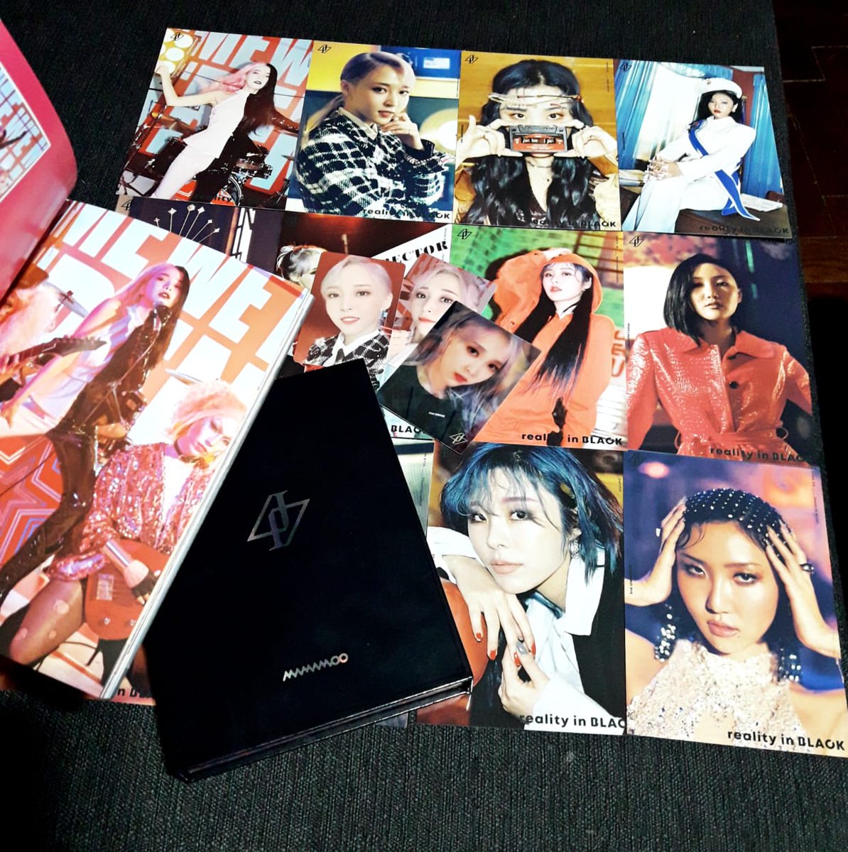 snakemoomoo's tweet photo. Hola Moomoos, les comparto mi álbum de REALITY IN BLACK que acaba de llegarme 🥰💘
#mamamoo #realityinblack @RBW_MAMAMOO https://t.co/aUA1RxlW1Z