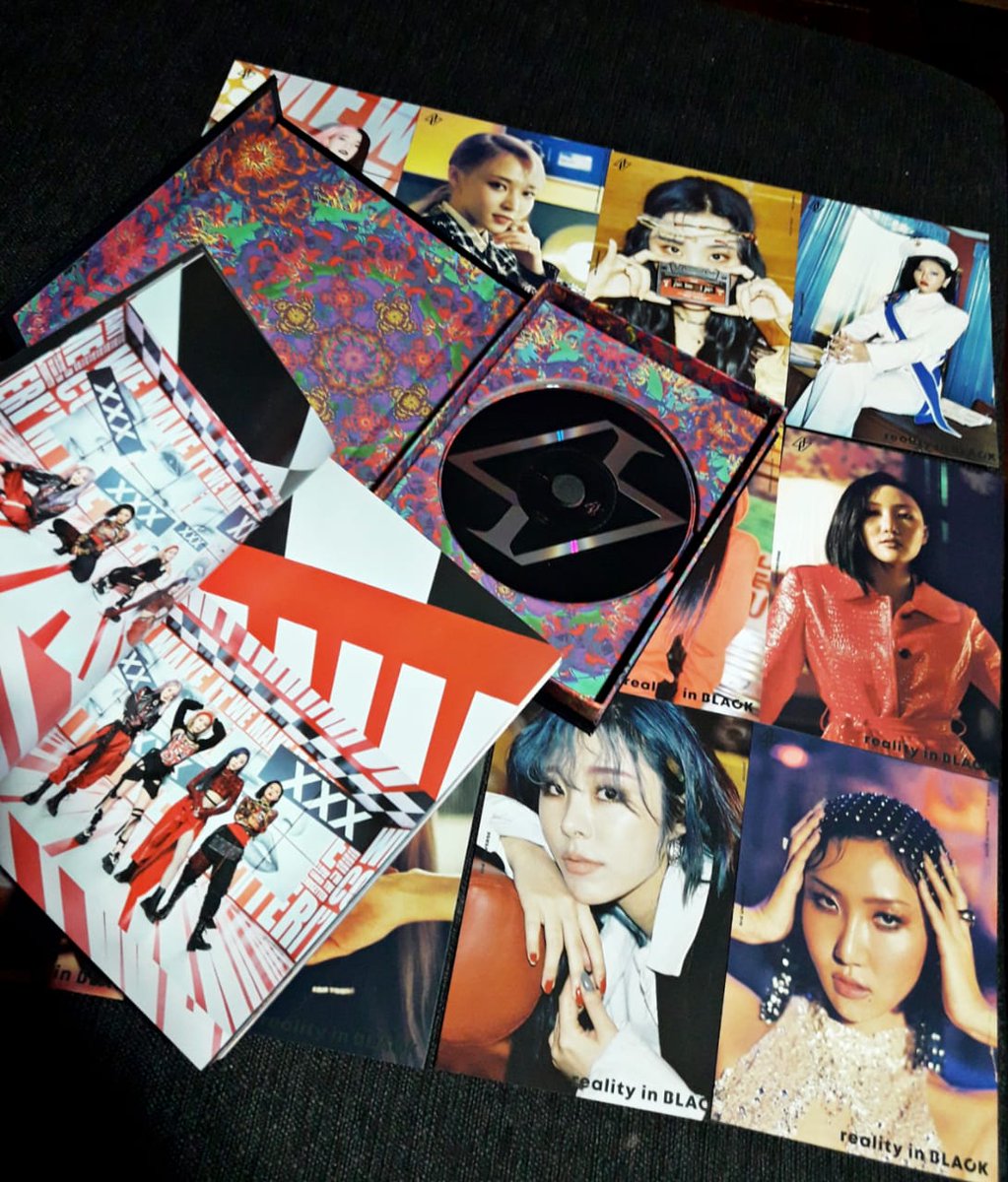 snakemoomoo's tweet photo. Hola Moomoos, les comparto mi álbum de REALITY IN BLACK que acaba de llegarme 🥰💘
#mamamoo #realityinblack @RBW_MAMAMOO https://t.co/aUA1RxlW1Z