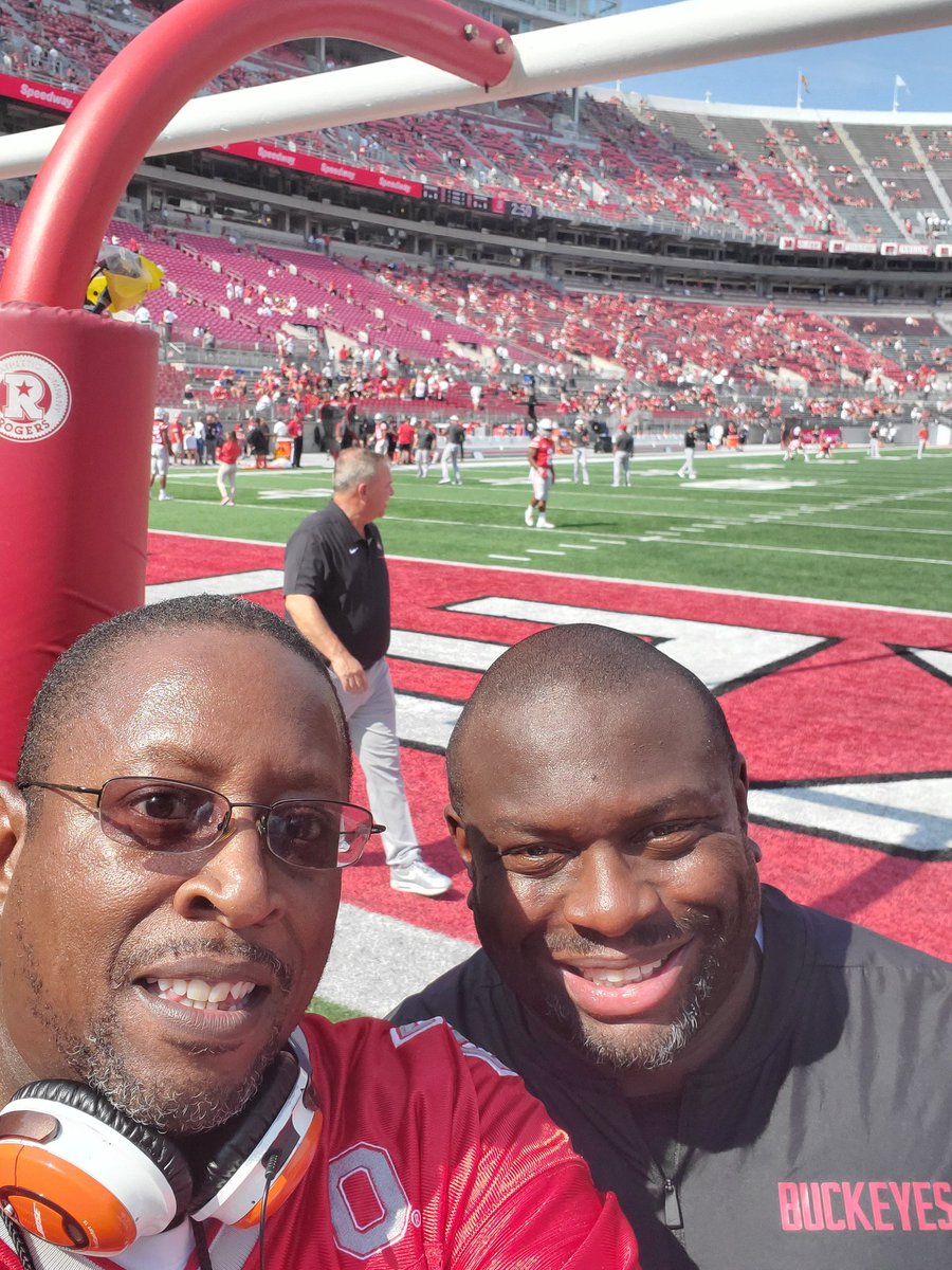 Wishing my lil bro @CoachTonyAlford a Happy Birthday!!! Love ya fam, enjoy your day and bring home a win tomorrow!!!
#BuckeyeNation #GoBucks #Buckeyes #OhioStatefootball https://t.co/55JjNR5ebW