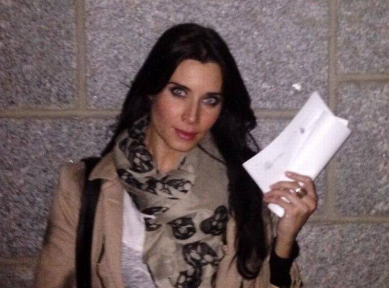 TaniaFeernandez's tweet photo. Yo yendo a poner una multa al público que ha votado  #LaVozSemifinal https://t.co/zMgdRxEoa5