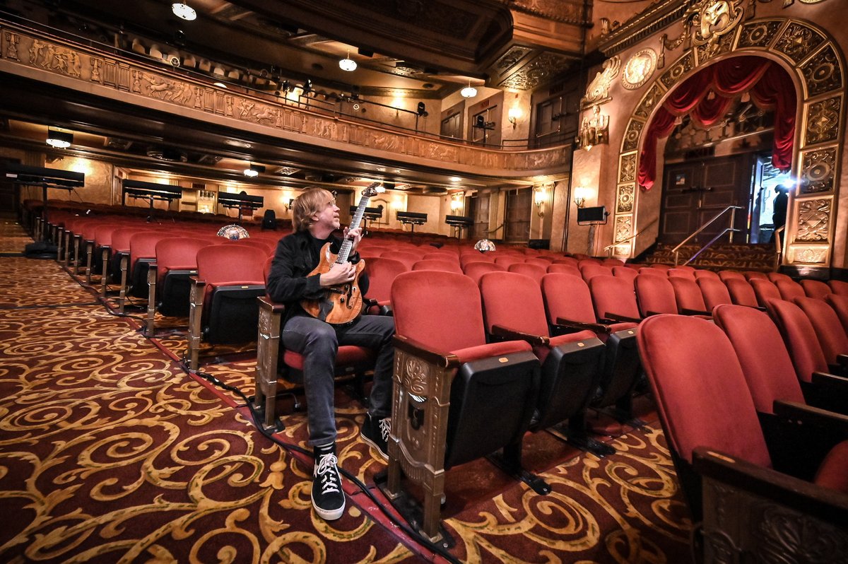treyanastasio's tweet image. #TheBeaconJams finale starts @ 8pm ET from @BeaconTheatre: twitch.tv/treyanastasio. Let us know where you'll be watching from w/the hashtag #thebeaconjams and/or by tagging @treyanastasio and we may share your spot.
Donate to the DSF anytime trey.com/donate
📸: Jake Silco