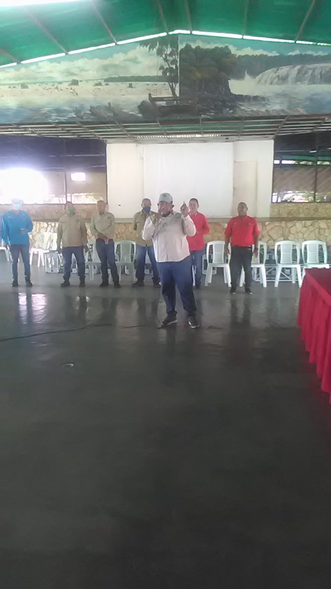 YoAlvarezCarlos's tweet photo. #27NOV Desde el Club Guayana el Sec General de #SUTRALUM @VENALUM_CVG @peralespsuv Felicitando a la Clase Obrera de las empresas básicas por su encomiable labor en la culminación de la primera etapa del desmontaje de linea3 en reducción de la empresa @Alcasa_CVG
@amarcanopsuv https://t.co/JepyorEGzW