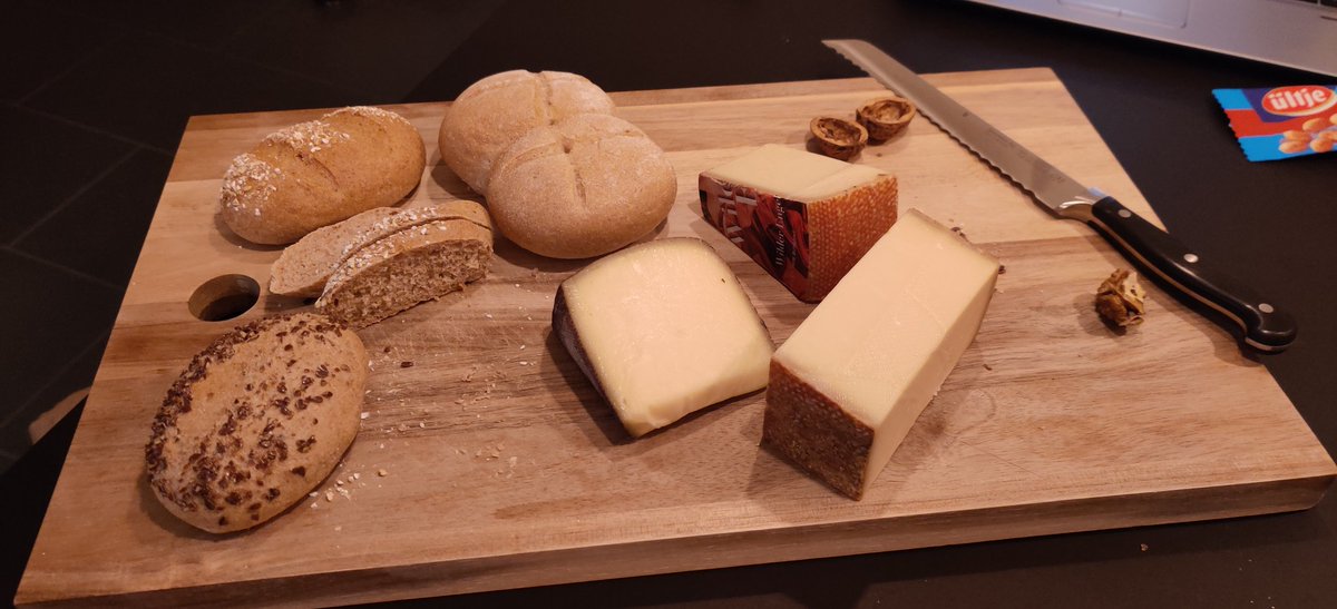 primeforcegroup's tweet photo. At the evening we had a wine tasting
Together in a virtual meeting and with a sommelier.
After that the rest of the packages would be opened with desert (not in the pictures) and other goodies. https://t.co/kpVcnb0j2i