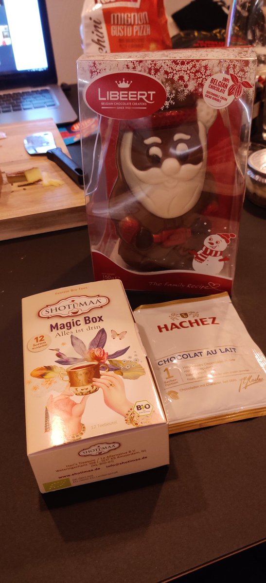 primeforcegroup's tweet photo. At the evening we had a wine tasting
Together in a virtual meeting and with a sommelier.
After that the rest of the packages would be opened with desert (not in the pictures) and other goodies. https://t.co/kpVcnb0j2i