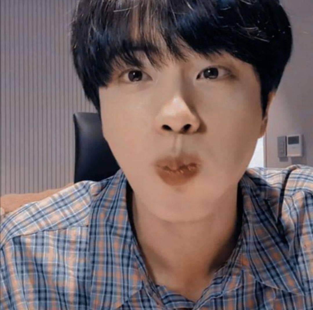 urbbgchizoya's tweet photo. #HappyBirthdayJin
#BirthdayJin
#04_December
#JIN
My angel πΌπ₯Ίπ€ https://t.co/84hW05O8X9