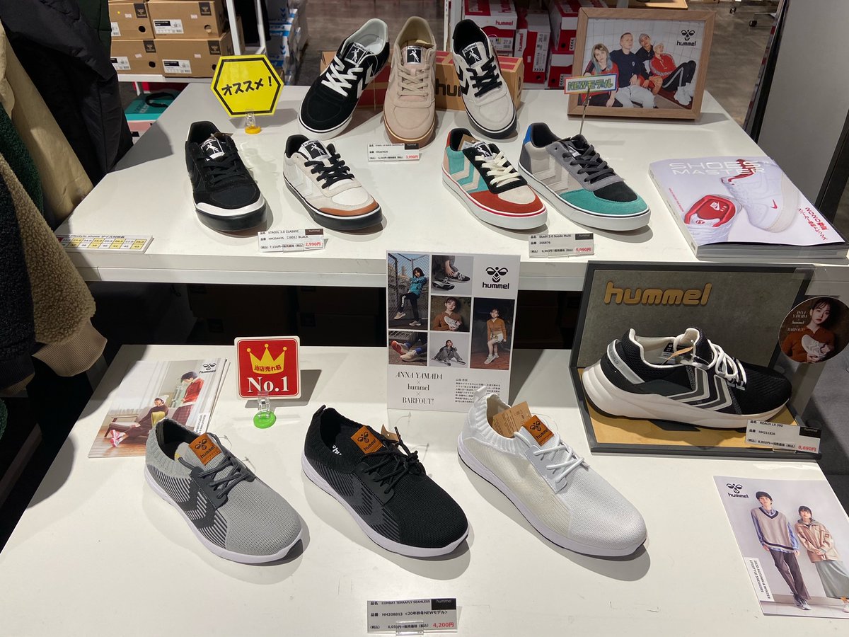 Hummel ヒュンメル公式 Auf Twitter ブラックフライデー ヒュンメルアウトレット 3店舗では11 29 日 まで Blackfridaysale を開催中 スニーカー アパレル バッグなど お得なショッピングお楽しみを T Co 9ttux3vx3l 酒々井プレミアム