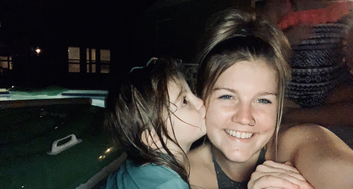 ShaniaHawker's tweet photo. God blessed me with the most amazing daughter &amp; best friend❣️ https://t.co/Pe0DmF2X5f