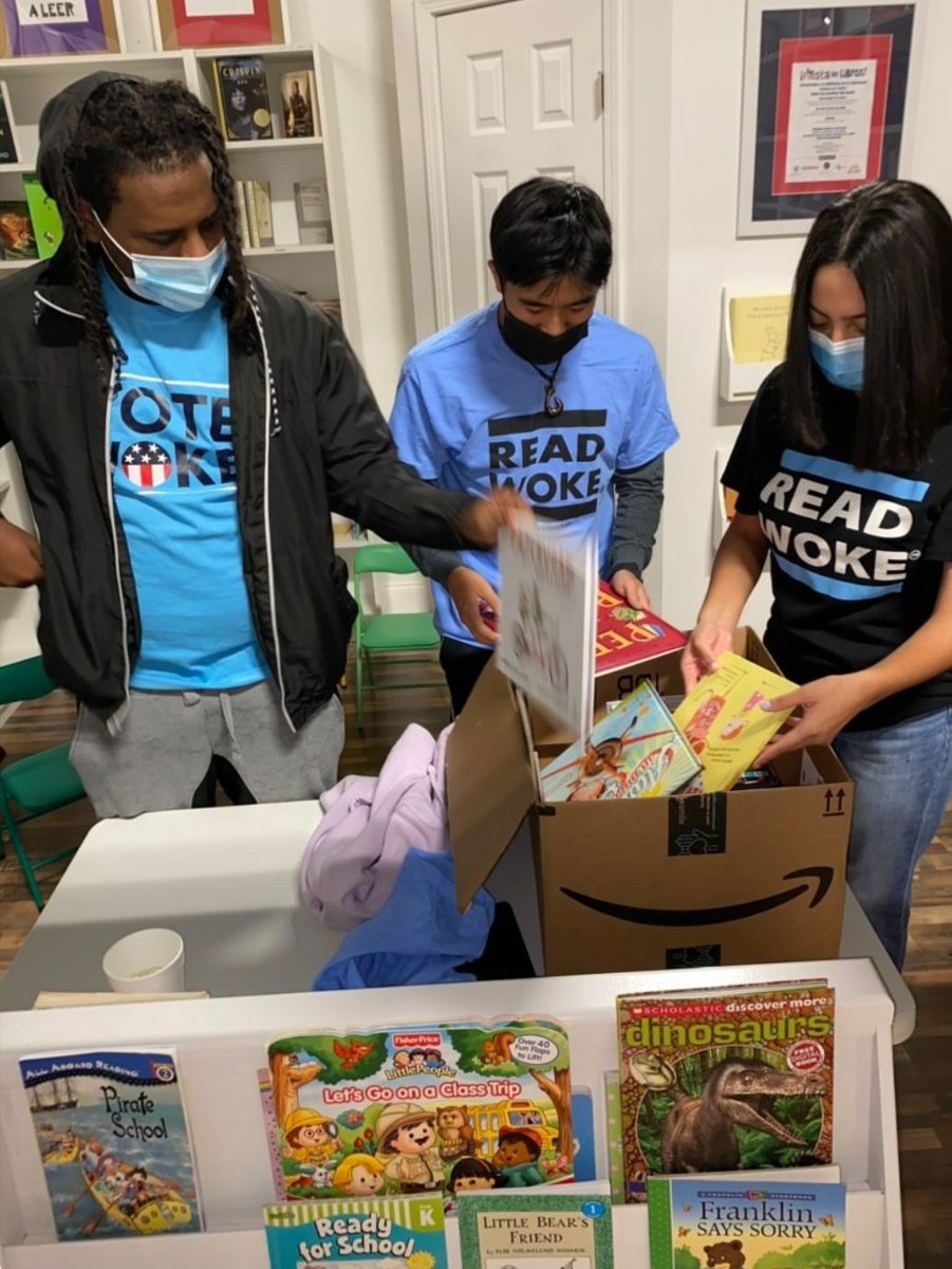 cicelythegreat's tweet photo. We donated over $550 in books to a little free library in @plazalasamerica!Thanks to @1010Publishing for high quality bilingual books.Special thanks to the MHS #SOSAmbassadors for helping to organize the book drive. Support future efforts and donate to my non-profit, #readwoke. https://t.co/GURxWWjToX