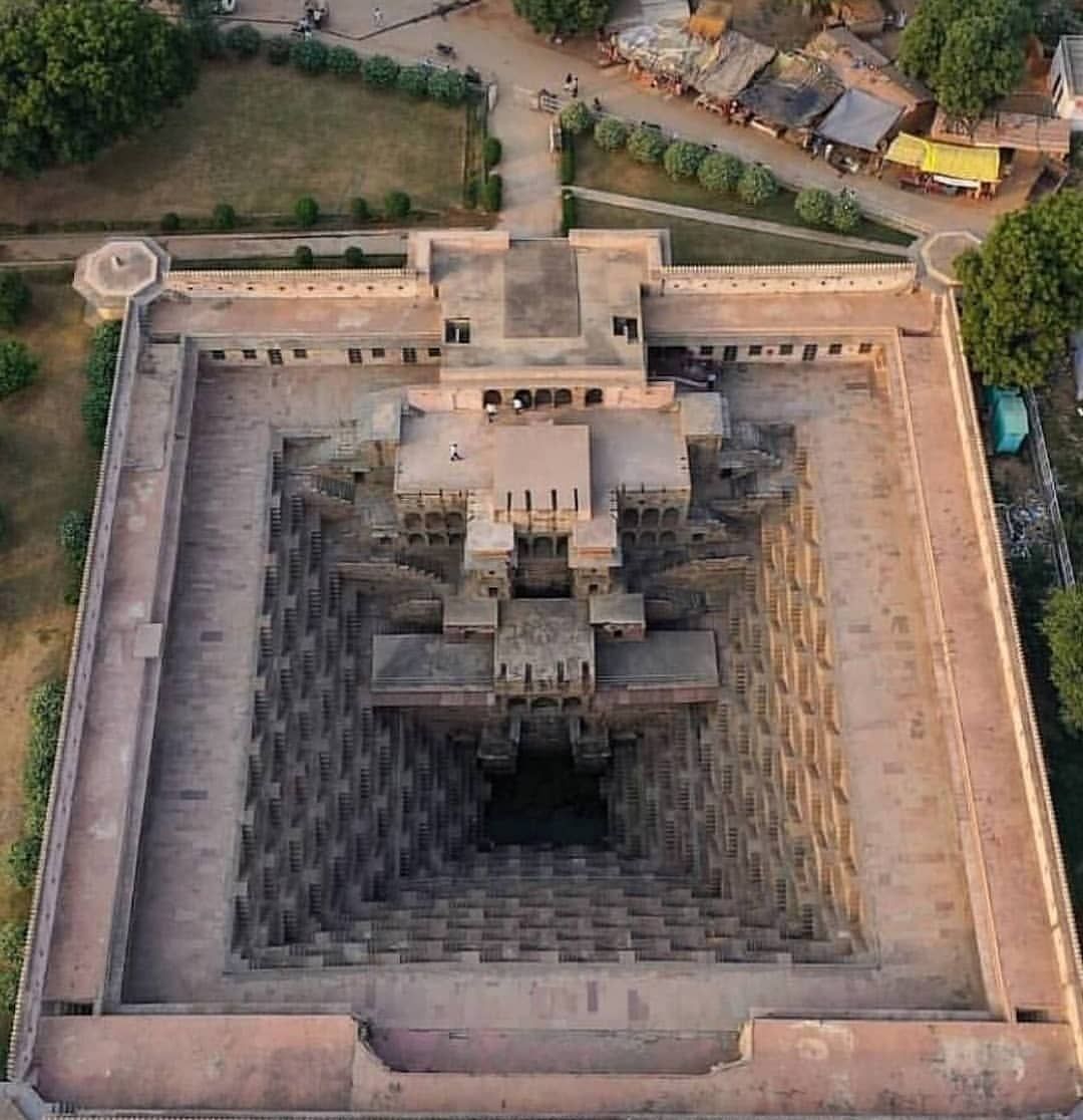 Baoris (India & Pakistan)These large, intricately designed stepwells serve as reservoirs of water during the dry season or droughts. The first ones were constructed in 200AD. Nearly 3,000 such structures exist with the largest extending nearly 30 meters (100ft) into the ground.