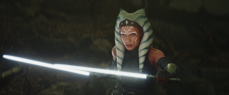 LadAbraam's tweet photo. words cannot describe how happy i am to see a live action version of Ashoka and Bo Katan 😭 #TheMandalorian https://t.co/omwaRhcDVZ