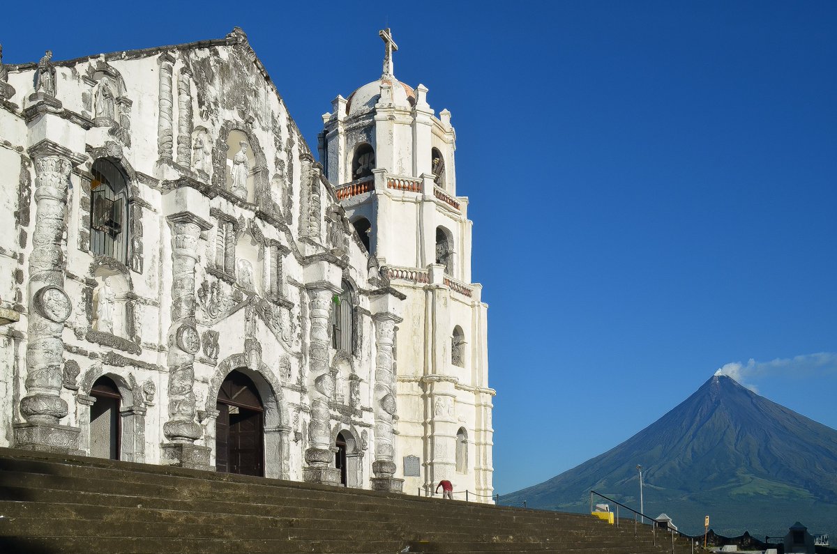 Earthquake Baroque (Philippines)Built between the 17th and 18th century, it was an indigenized form of European baroque church building, that could withstand the frequent earthquakes of the region. They feature thicker walls and a wider base.