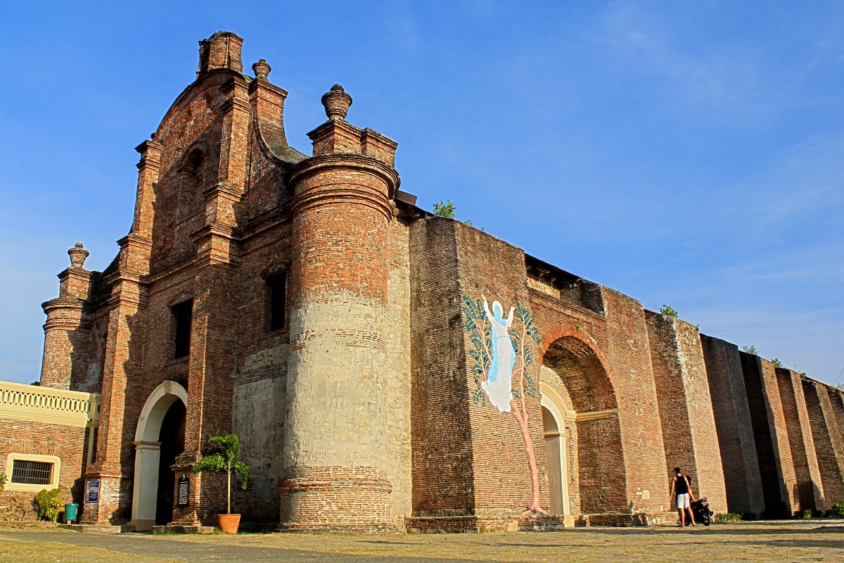 Earthquake Baroque (Philippines)Built between the 17th and 18th century, it was an indigenized form of European baroque church building, that could withstand the frequent earthquakes of the region. They feature thicker walls and a wider base.