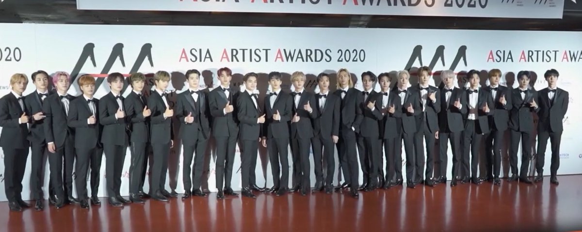 ดีนะเนี่ยแบ็คดร็อปพรมแดงเค้ายาว 555555555555555