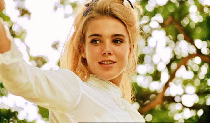 泉 美しいとはこういう人さ 映画 ピア デゲルマルク 出演作 みじかくも美しく燃え 鏡の国の戦争 さよならは言わないで 他 名作 みじかくも美しく燃え での透明感溢れる美貌が印象的なピア デゲルマルク 不義の愛を貫く為に駆け落ちをする2