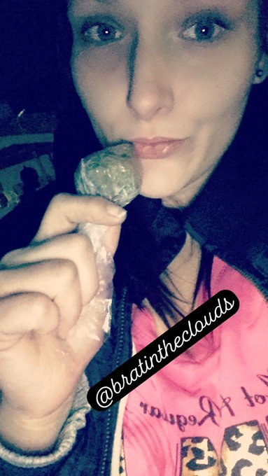 🖤Miss Angeline🖤 - ✨ Simple reimbursement. Send $40 for my weed. $bratuphigh •findom•weedslave•humanashtray•smokefetish•paypig• @RobertGiguere59 @rtdoggyslave @CloudGangPromo1 @AshtraySub @RT4doms @finrt4dom @RtGLADIATOR https://t.co/8gmwvLcPkq
