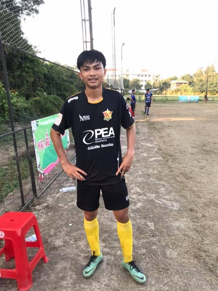 ZeedFootball's tweet photo. น่ารัก 😍 #นักบอล #นักบอลหล่อ https://t.co/YAIpNG9LG6