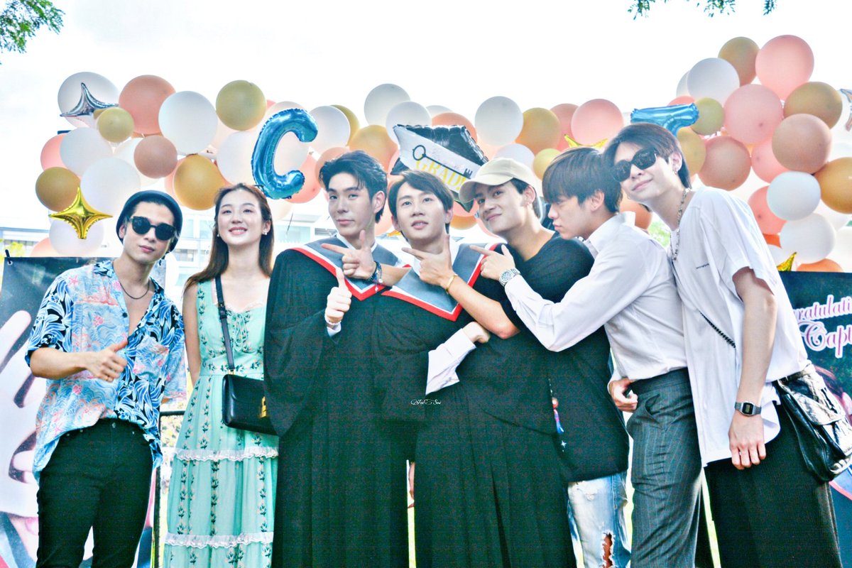 AaeChonNa's tweet photo. พี่เจ น้องกัป และเพื่อนๆ 🎓🎉🎓🥰🥰
《23.11.2020》
#CAPTAINsGraduation
#JAYLERRsGraduation
#CAPTAINchonlathorn
#JayLerr
รูปยังไม่หมดหรอ เปล่าๆ เพิ่งว่าง
(โหมดคุยกับตัวเอง 🤣🤣) https://t.co/rhACJOvkXG