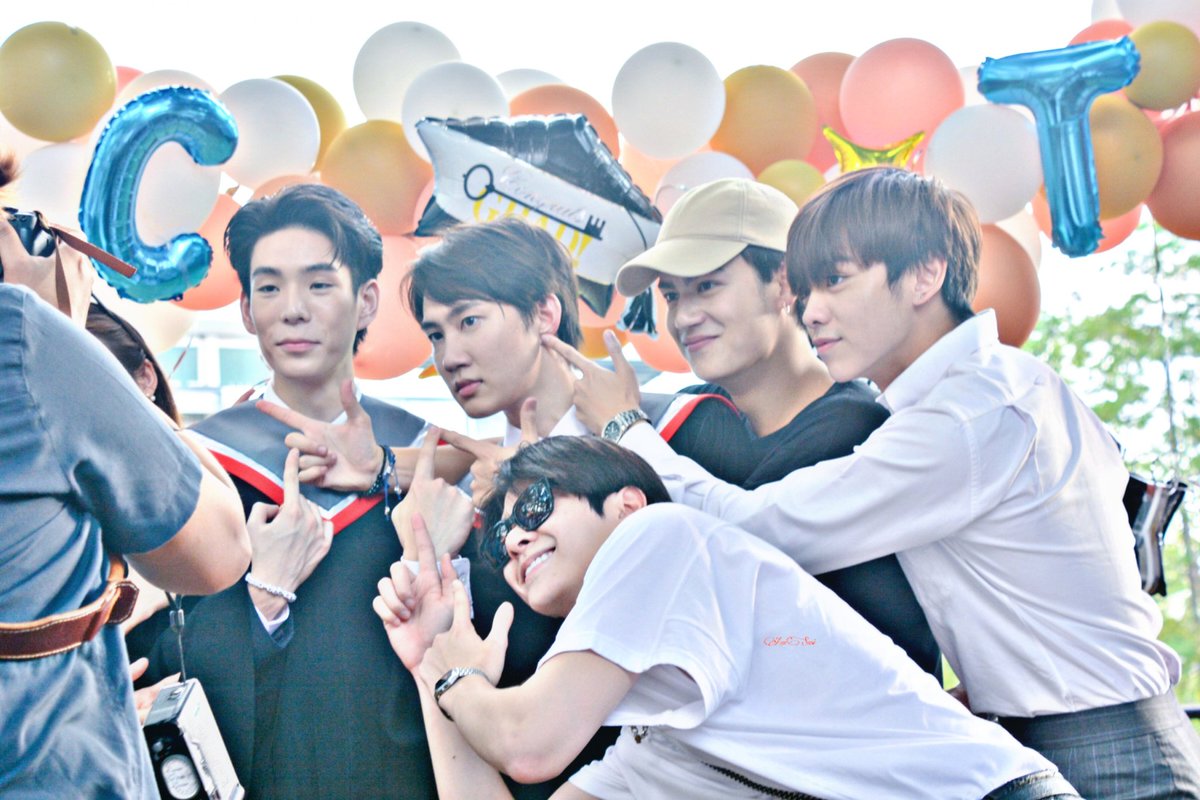 AaeChonNa's tweet photo. พี่เจ น้องกัป และเพื่อนๆ 🎓🎉🎓🥰🥰
《23.11.2020》
#CAPTAINsGraduation
#JAYLERRsGraduation
#CAPTAINchonlathorn
#JayLerr
รูปยังไม่หมดหรอ เปล่าๆ เพิ่งว่าง
(โหมดคุยกับตัวเอง 🤣🤣) https://t.co/rhACJOvkXG