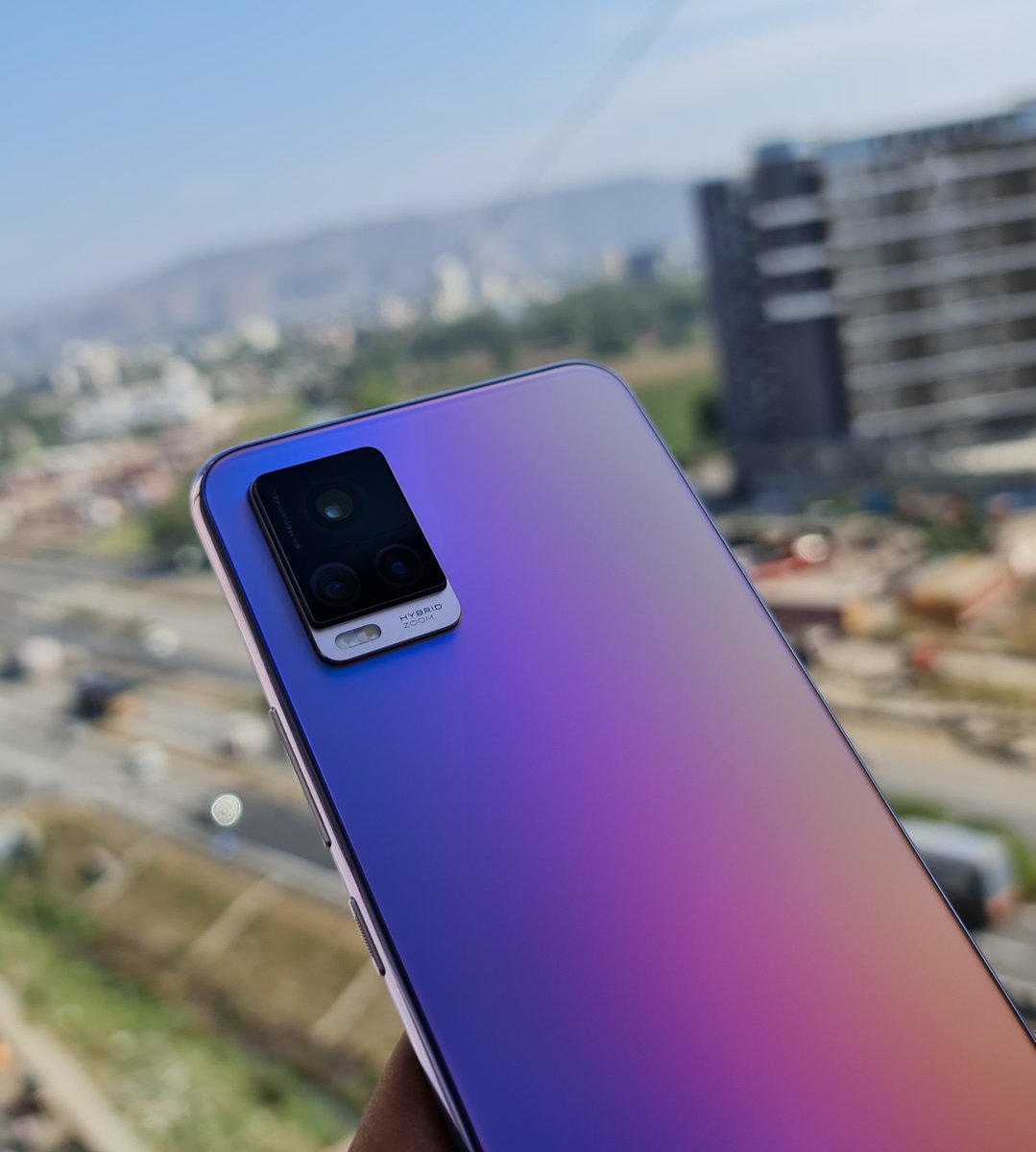 GadgetFreak4U's tweet photo. So @Vivo_India is all set to launch a new #5G smartphone in India, the #V20Pro. I like the CMF and how sleek and lightweight it is. The launch is set for December 2, stay tuned for more. https://t.co/qbMlMOCxrQ