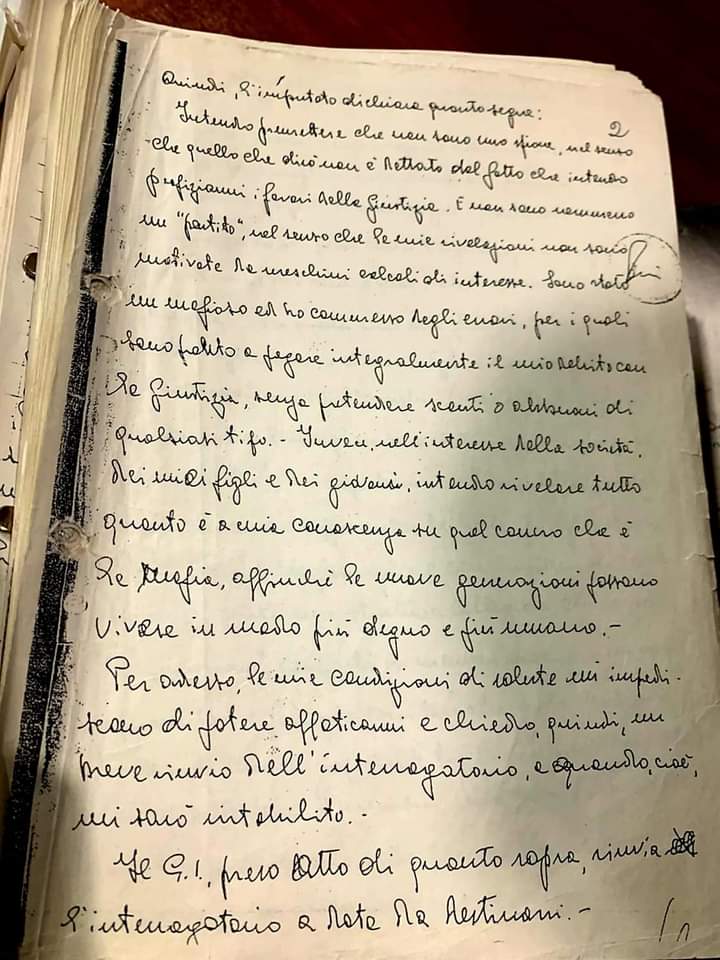 La prima pagina dell'interrogatorio di Tommaso #Buscetta.
Il lavoro di Giovanni #Falcone é la memoria che non deve mai scemare.
#28novembre
#mafia https://t.co/KJNxEI2N8b