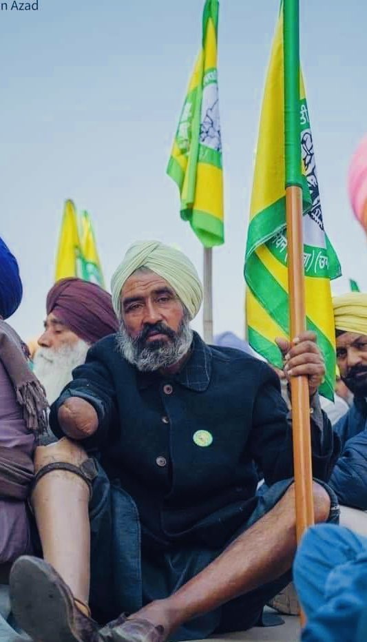 HarrisSsrr's tweet photo. #NewIndia  against the #farmer , sad to see this photos jai jawan against jai kisan 
#IamWithFarmers
#FarmerProtest 
#ModiKisanVirodhi https://t.co/4AeXY0EfU7