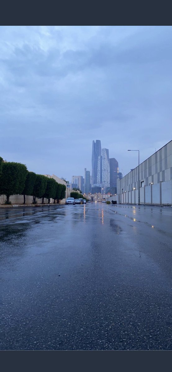 #الرياض_الان                                                بسمتك تشبه صباح الشتاء 
لاصار الجو غيم والدنيا مطر