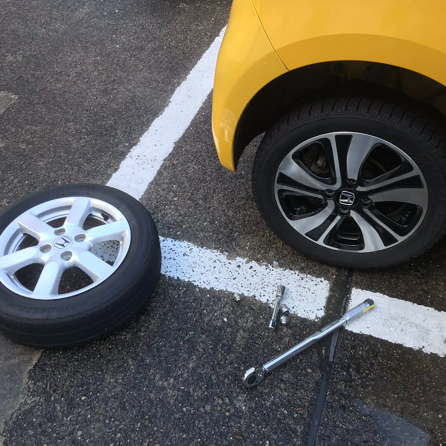 うさふー N Oneのタイヤ交換 モトコンポも普通に載りました T Co Jedgvr3wae Twitter