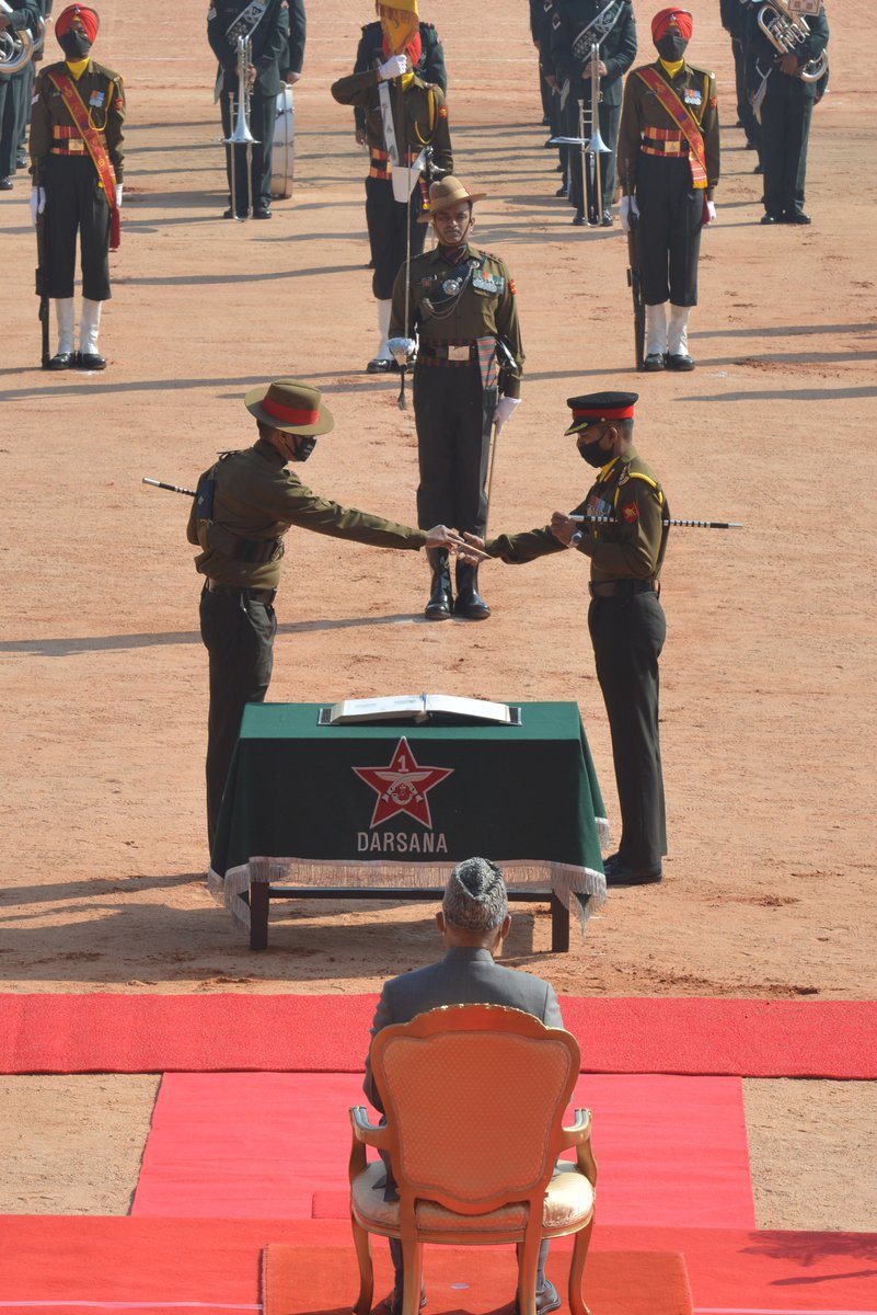 rashtrapatibhvn's tweet photo. President Kovind witnessed the Ceremonial change-over of the Army Guard Battalion stationed at Rashtrapati Bhavan today. https://t.co/SIHdL7hoDF