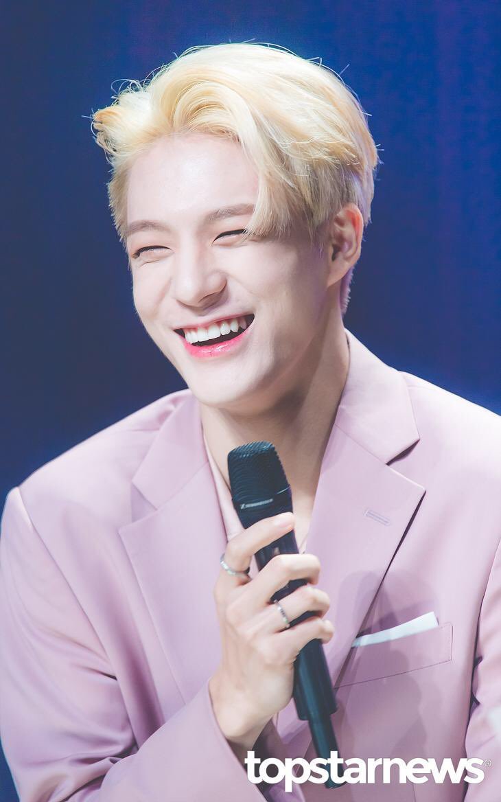 ผมบลอนด์สูทชมพูอีสดาเบสเลย ซอล์ฟอบอุ่นละมุน