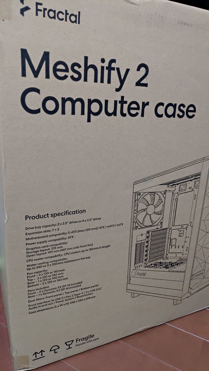 an7tu's tweet image. 気になってた #Meshify2 買っちゃったｗ
ダークガラス(スモークガラス？)だから落ち着いた雰囲気でいいね
