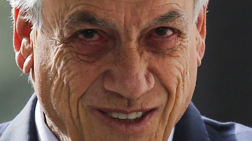 Decir que Piñera está hecho mierda, es ser generoso. Está más arrugado que frenada de gusano, que rodilla de elefante, que calzoncillo de taxista, que cuello de tortuga... Gracias, gracias, no se molesten! 😂
#RenunciaPiñeraCuliao https://t.co/LEx4oPlIEm