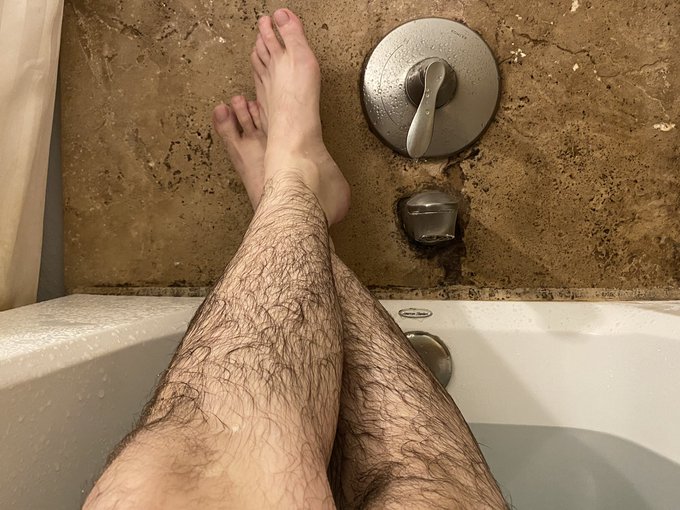 🧜🏻‍♂️ℍ𝕒𝕣𝕝𝕖𝕪 ℍ𝕖𝕩 💦 - 1 pic. bath vibes only https://t.co/1wmHI4FoCX