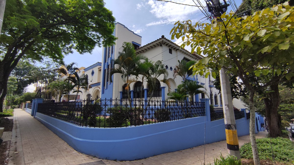 cesarolse's tweet photo. La gloria arquitectónica del barrio Prado de Medellín. https://t.co/mPkM9VnUxN