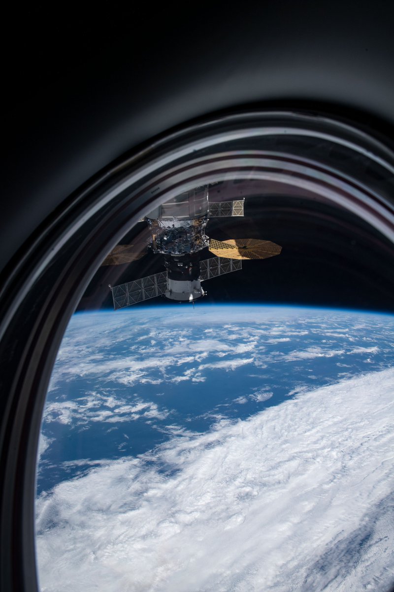 Nasa Window The view out of the window onboard Dragon Resilience. Just released in ...