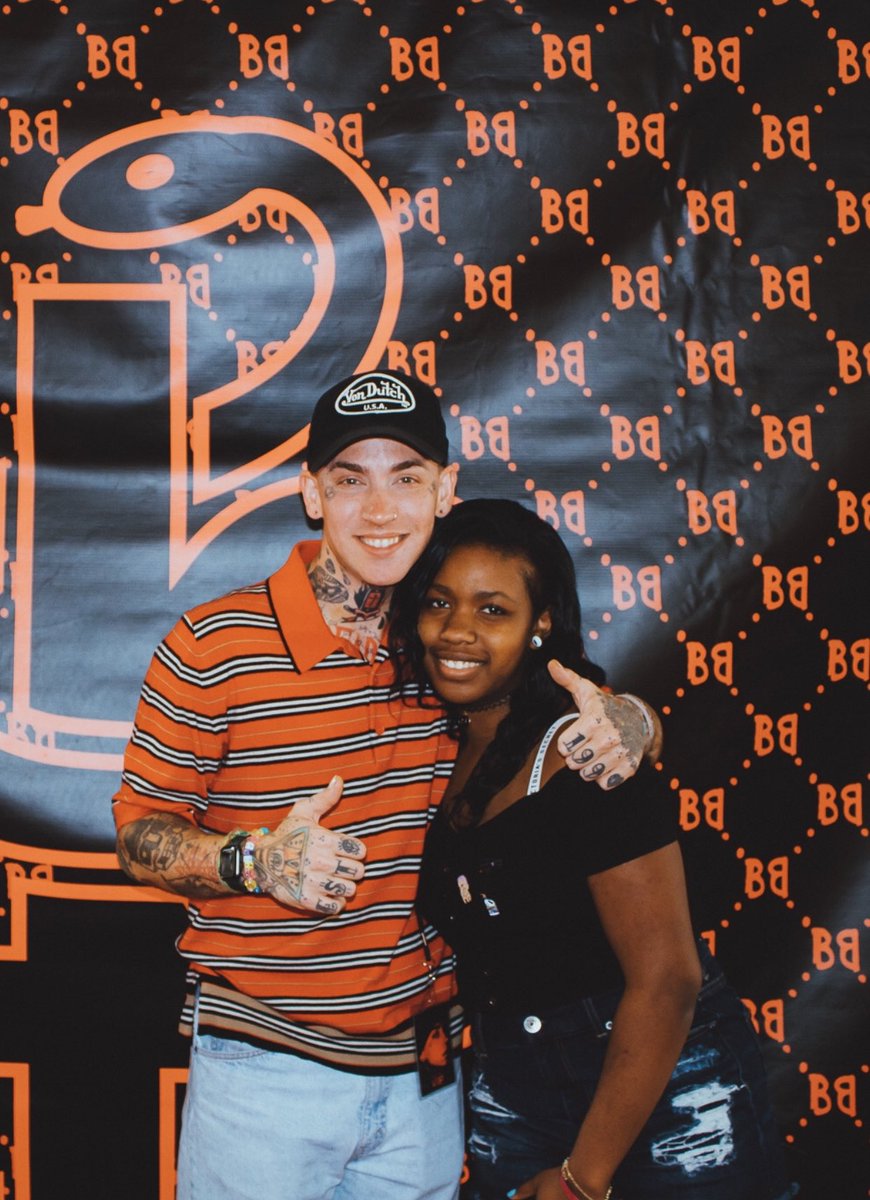 AaliyahCub's tweet photo. Happy Birthday @iamblackbear  #bearday 💙💙 https://t.co/YnU3b5ChTa