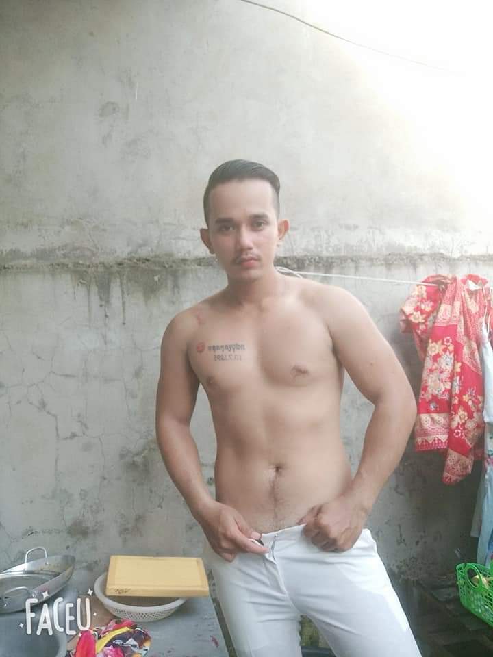 NOnukf's tweet photo. ចង់ចុយខ្លាំងណាស់ប៉ុណ្ណឹងឱ្យអត់ https://t.co/fH1A06j1P8