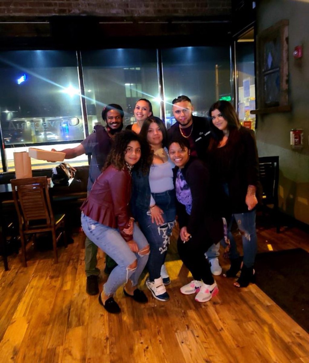StephTmobile's tweet photo. A little appreciation post for the best team ever (missing a few) 💖 these guys work their butts off and I’m so thankful for each of them 🥰. P.s how cute is this magenta cake i got them!
#TeamOceanside @Ali52103530 @rgshaftoe https://t.co/L1EjMM1OKq