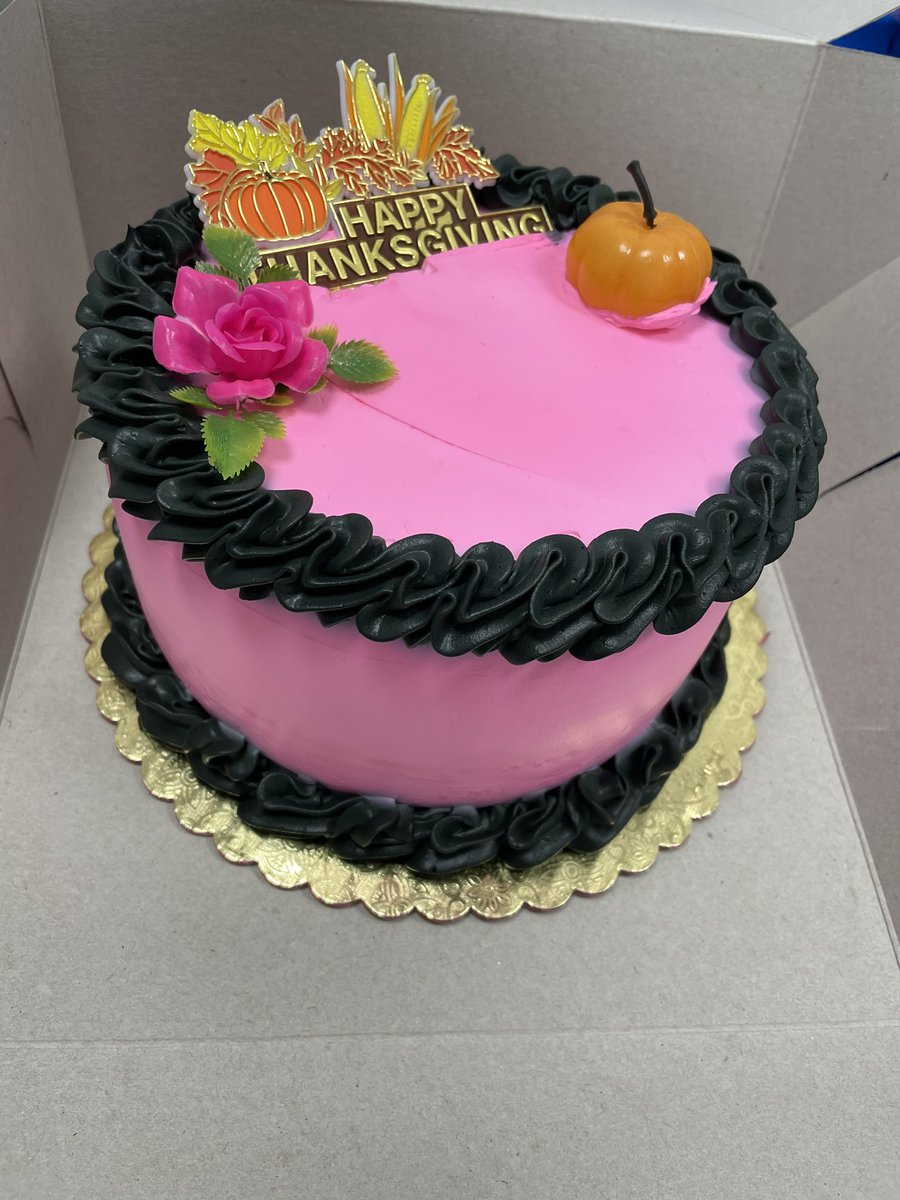 StephTmobile's tweet photo. A little appreciation post for the best team ever (missing a few) 💖 these guys work their butts off and I’m so thankful for each of them 🥰. P.s how cute is this magenta cake i got them!
#TeamOceanside @Ali52103530 @rgshaftoe https://t.co/L1EjMM1OKq
