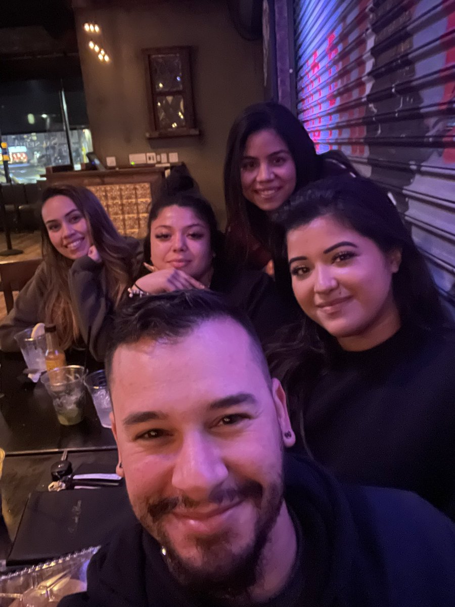 StephTmobile's tweet photo. A little appreciation post for the best team ever (missing a few) 💖 these guys work their butts off and I’m so thankful for each of them 🥰. P.s how cute is this magenta cake i got them!
#TeamOceanside @Ali52103530 @rgshaftoe https://t.co/L1EjMM1OKq